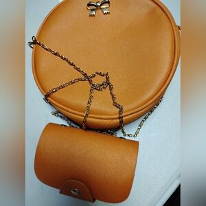 Chic  Crossbody Bag with Chain Detail